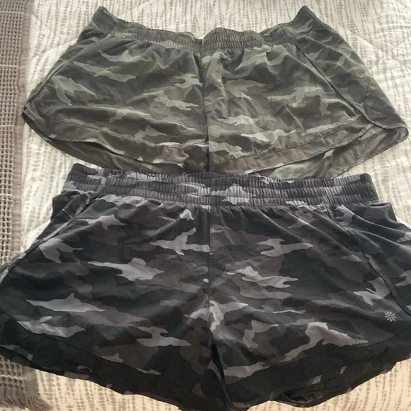 Athleta Mesh Racer Run Shorts 4in. XL. - Picture 3 of 5
